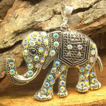 großer Elefant mit Strass